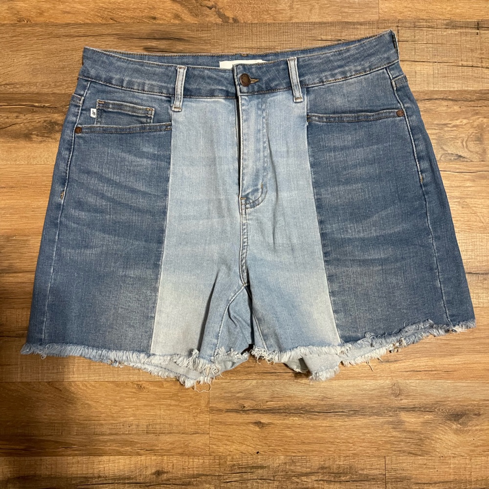 Judy Blue 2 Tone Denim shorts